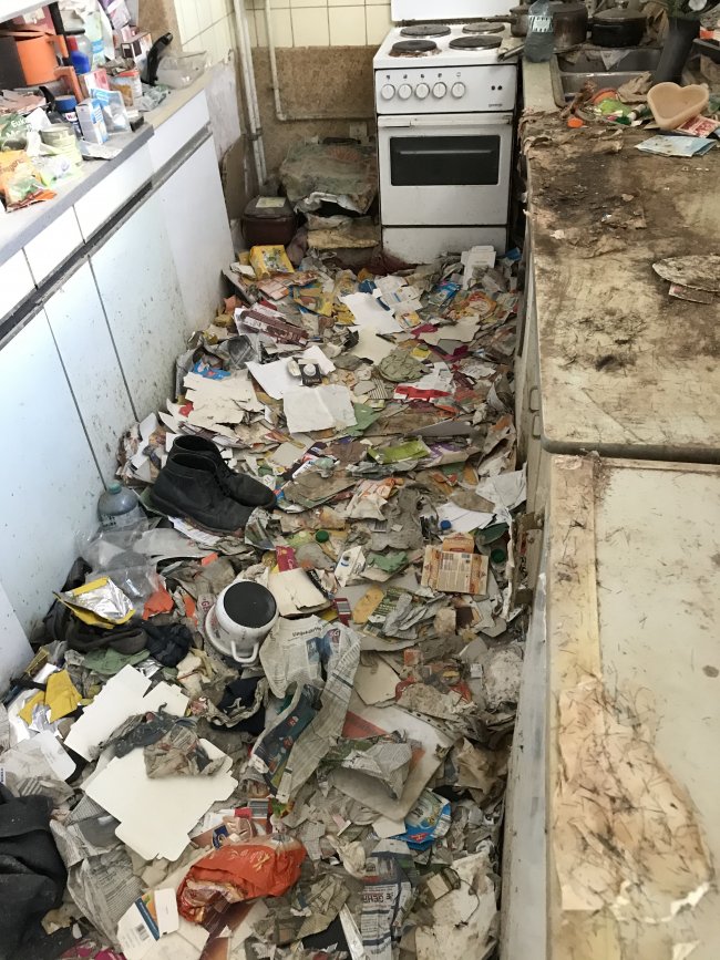 Messie Küche vorher